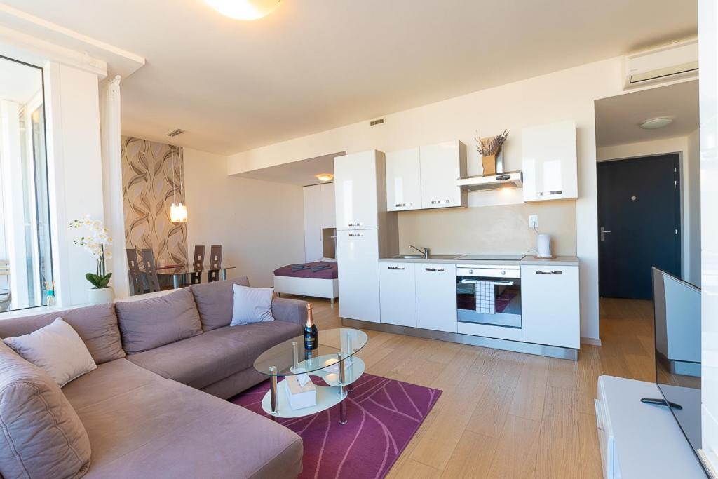Apartamento Panoramaview/31Thfloor!/Luxury/Wifi/Parking Bratislava Exterior foto